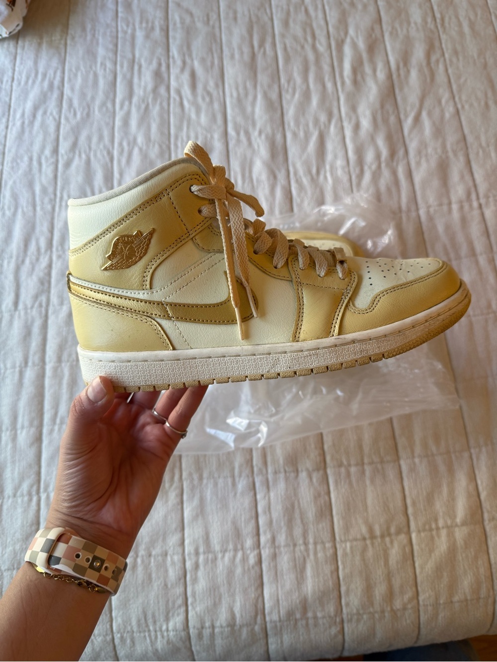 Nike Air Jordan 1 Mid – Cream & Metallic Gold
